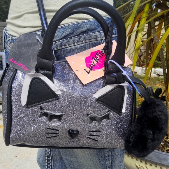 BETSEY JOHNSON BLACK n SILVER CAT BARREL CROSSBODY w/FLUFFY HEART TASSEL - Picture 2 of 6